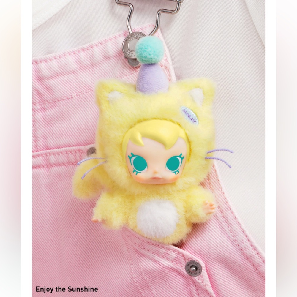 Pop Mart Baby Molly Pocket Friends
Series-Vinyl Plush Pendant Enjoy the Sunshine